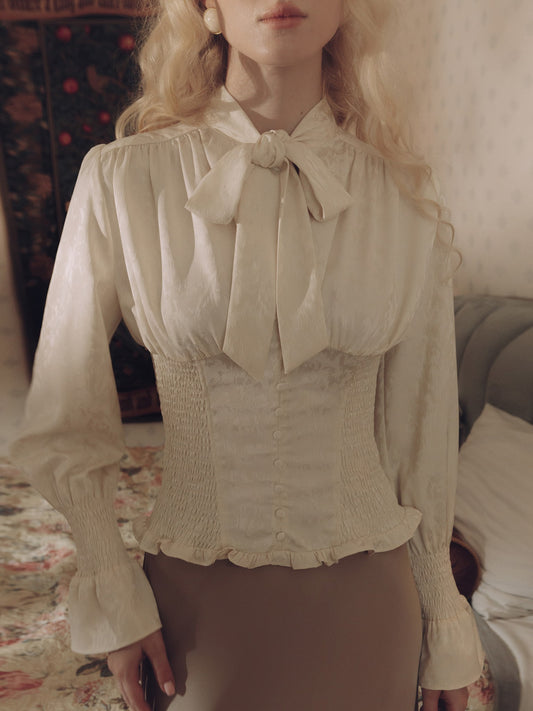 Fitted blouse with a puffy bow on the collar